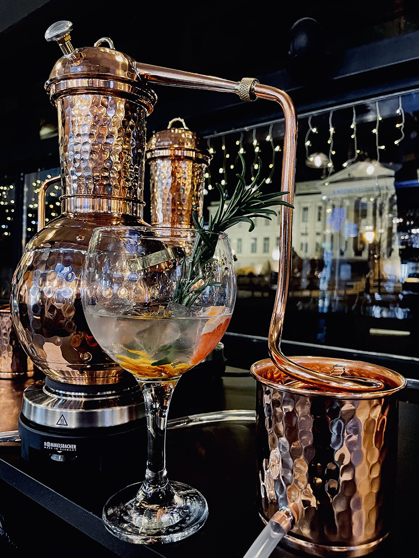 Miért válaszd a DELUM Gin on Tour helyszíni gin kóstolót és látványlepárlás programot